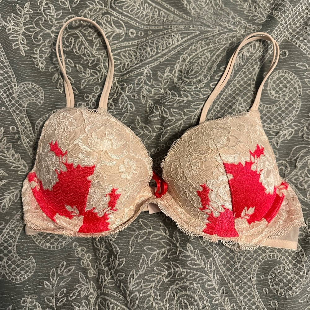 Victoria’s Secret push up bra